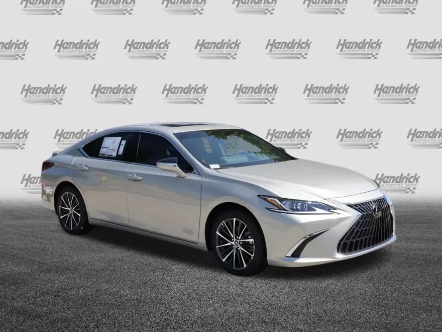 2025 Lexus ES 300h photo 1