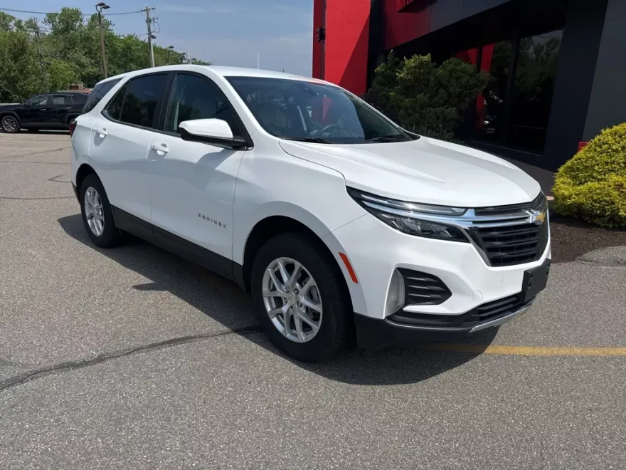 2023 Chevrolet Equinox LT photo 1