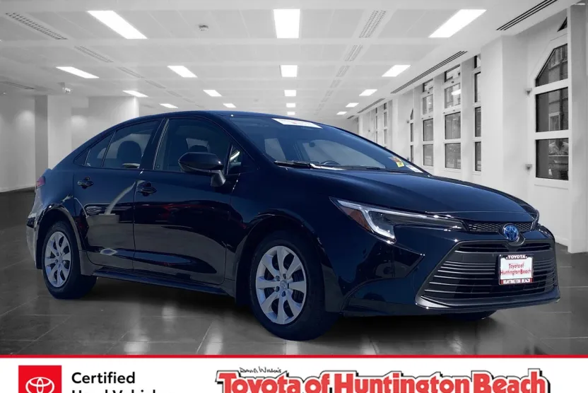 2025 Toyota Corolla LE photo 1