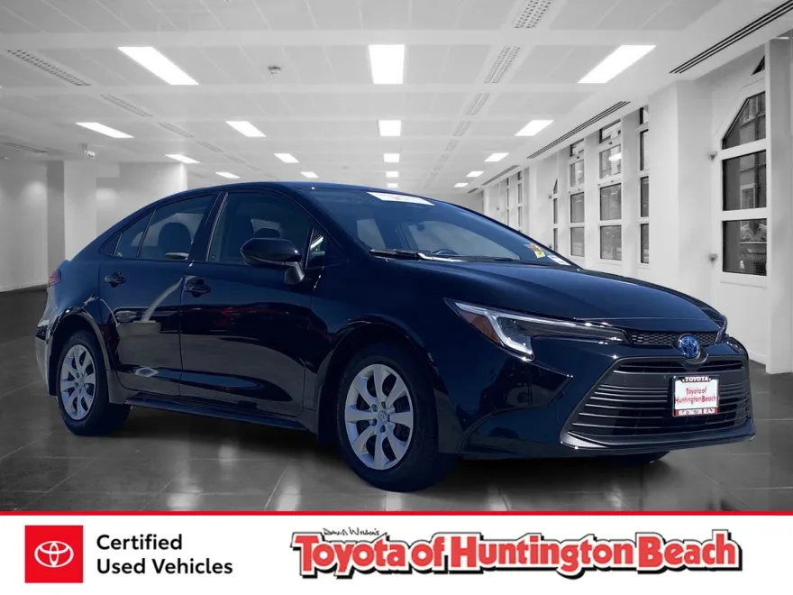 2025 Toyota Corolla LE photo 1