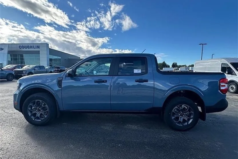 2025 Ford Maverick XLT photo 1