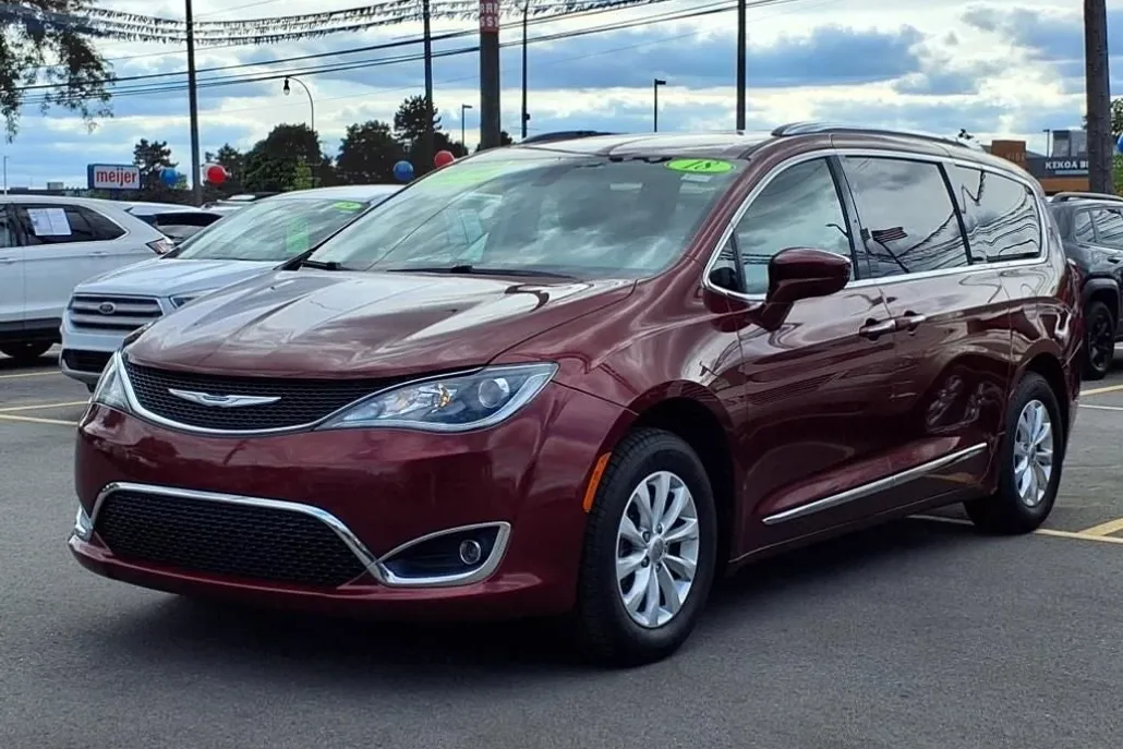 2018 Chrysler Pacifica Touring Plus photo 1