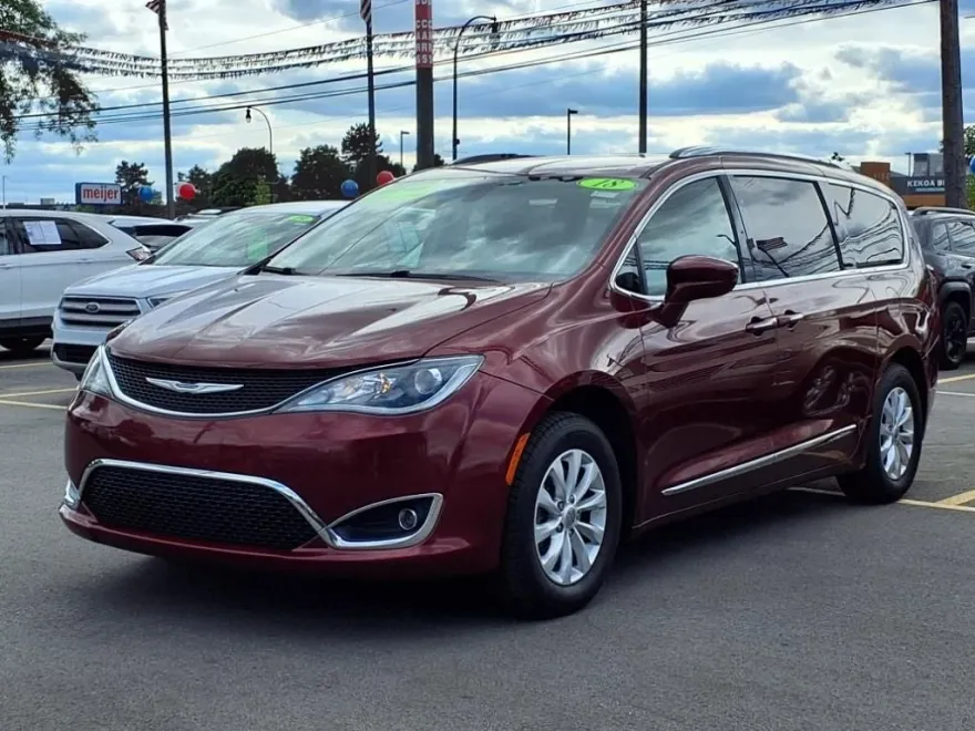 2018 Chrysler Pacifica Touring Plus photo 1