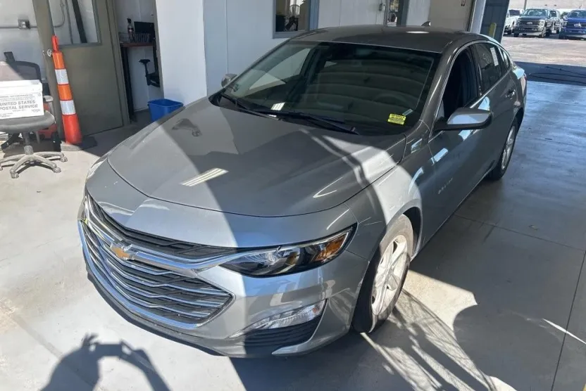 2024 Chevrolet Malibu 1LT photo 1