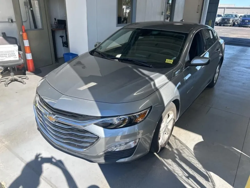 2024 Chevrolet Malibu 1LT photo 1