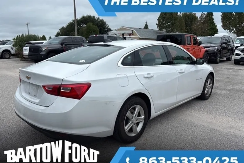 2022 Chevrolet Malibu photo 1