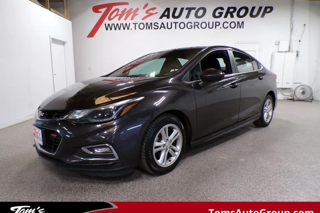 2017 Chevrolet Cruze LT photo 1