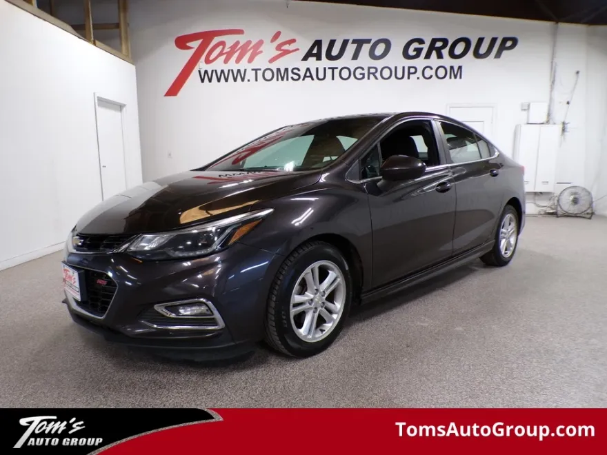 2017 Chevrolet Cruze LT photo 1