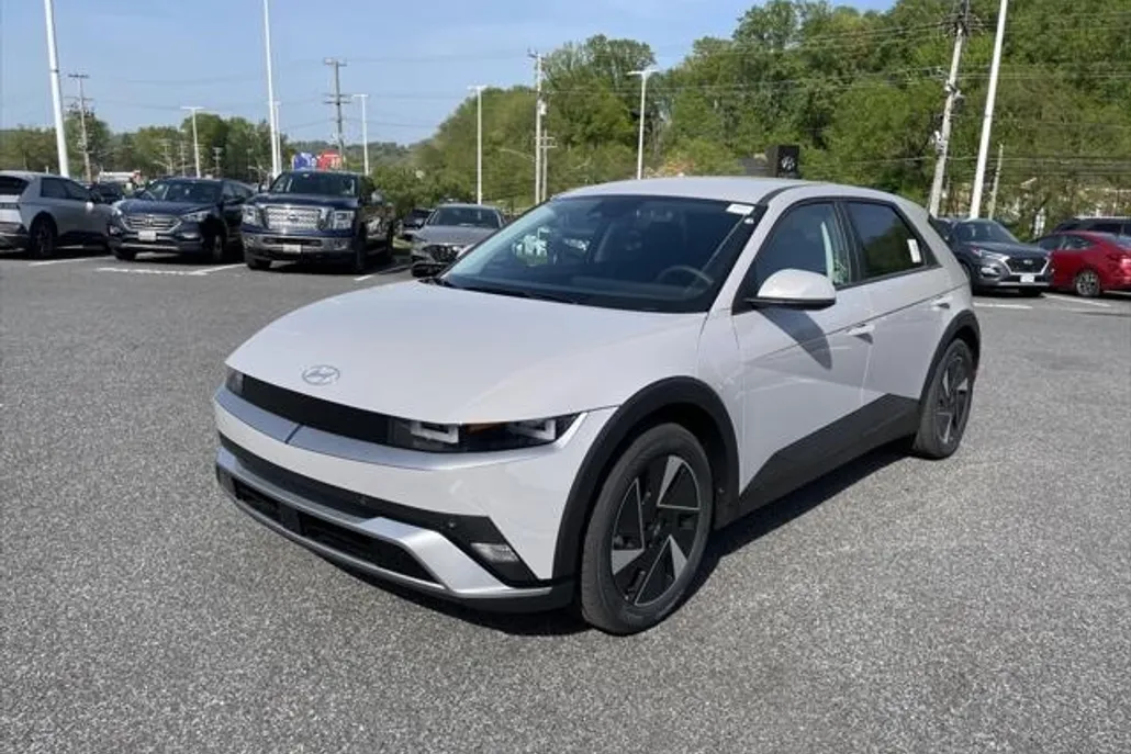 2025 Hyundai Ioniq 5 SE photo 1