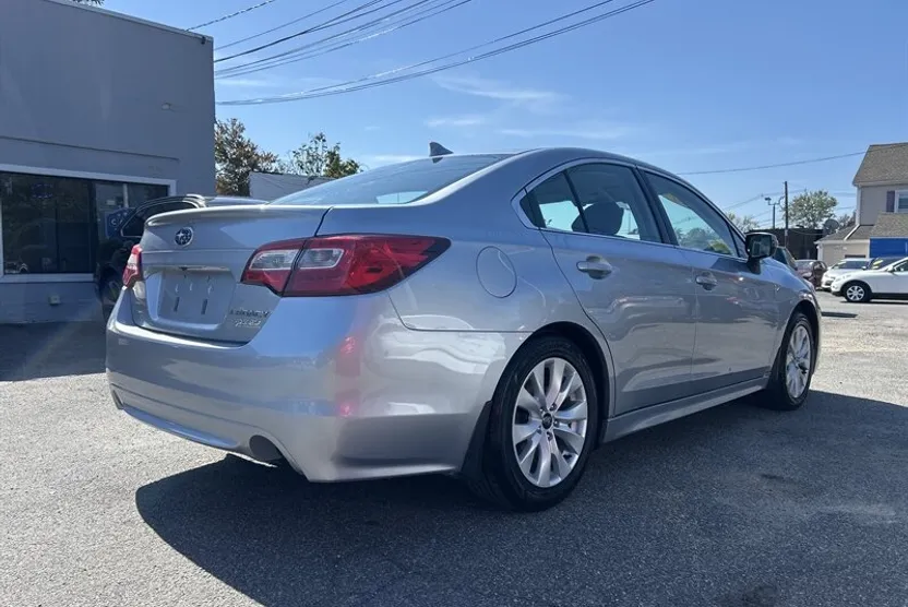 2017 Subaru Legacy 2.5i Premium photo 1