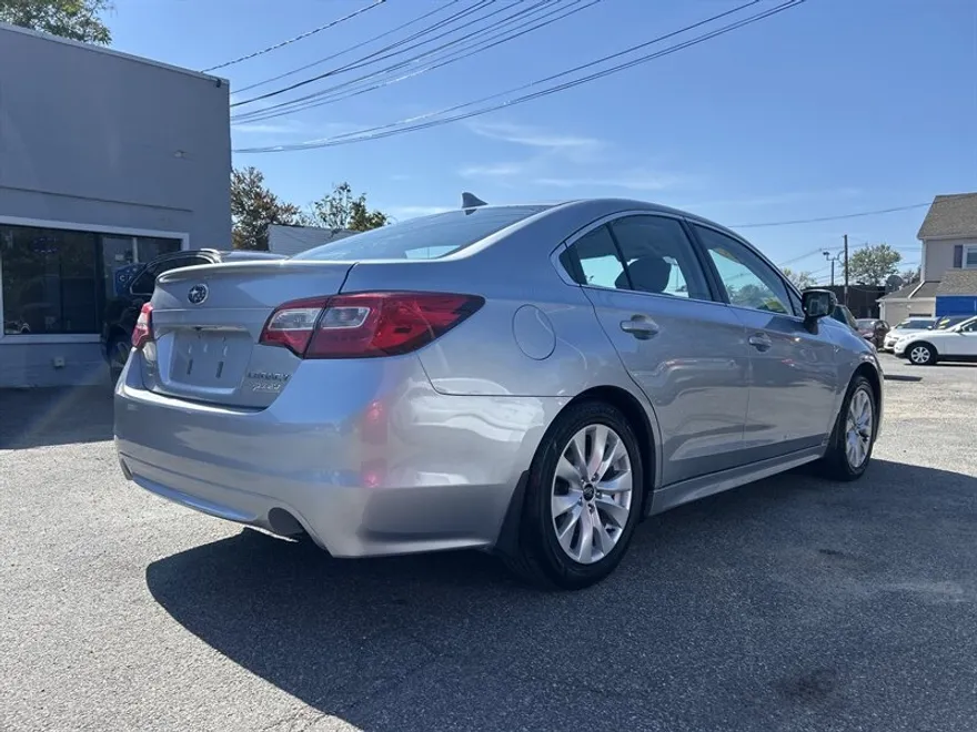 2017 Subaru Legacy 2.5i Premium photo 1