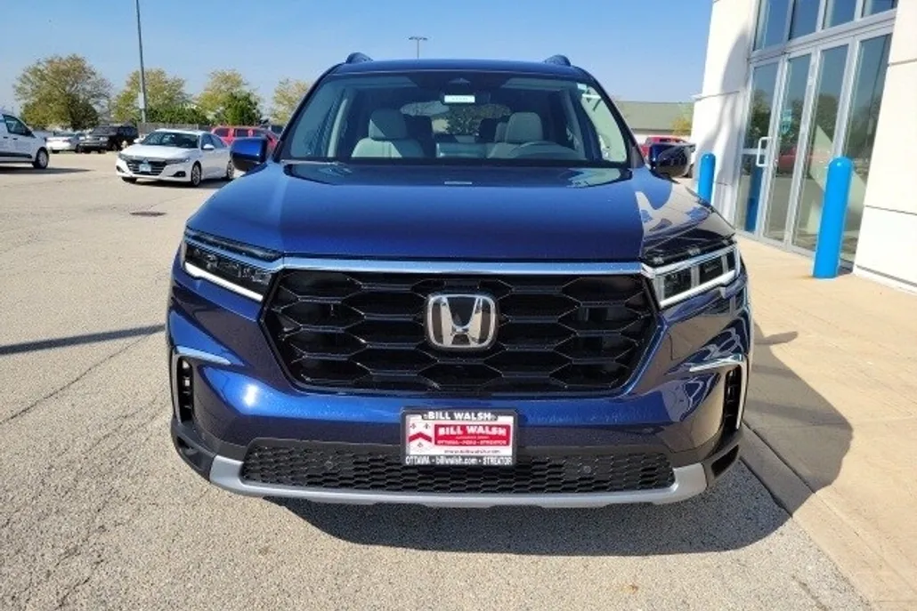 2025 Honda Pilot Touring photo 1