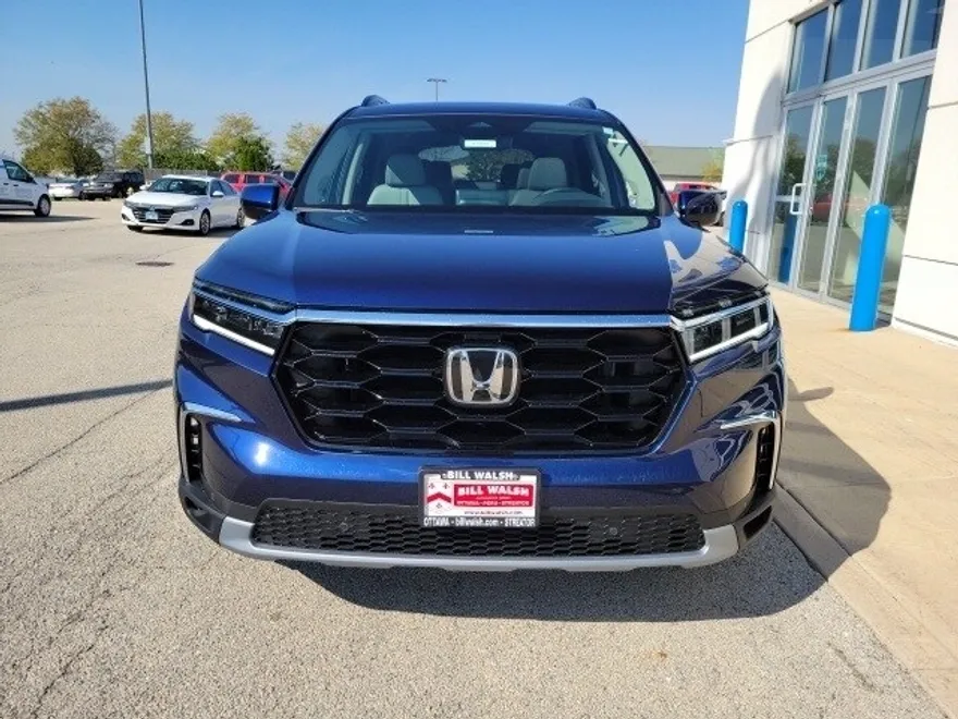 2025 Honda Pilot Touring photo 1