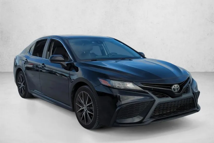 2021 Toyota Camry SE photo 1