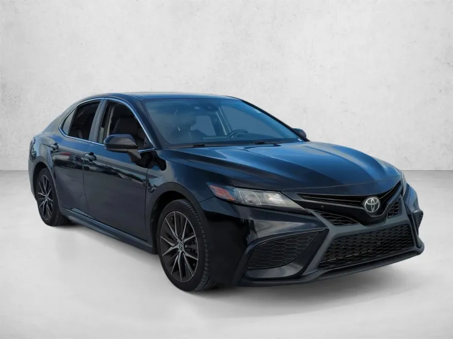 2021 Toyota Camry SE photo 1