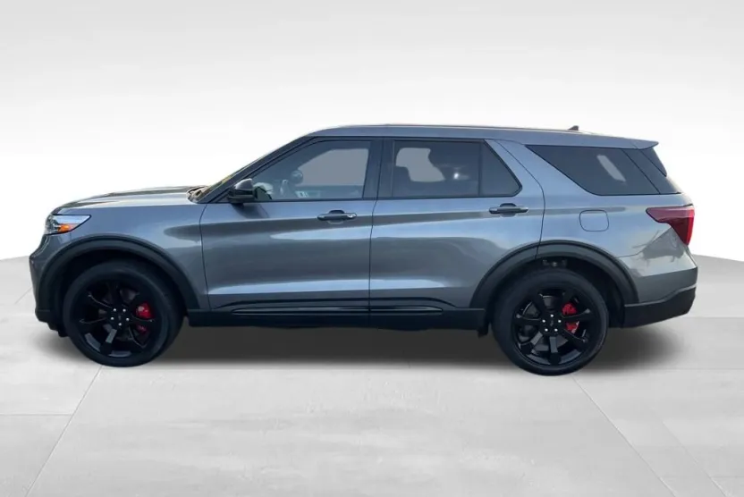 2022 Ford Explorer ST photo 1