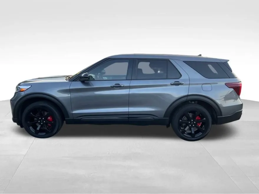 2022 Ford Explorer ST photo 1