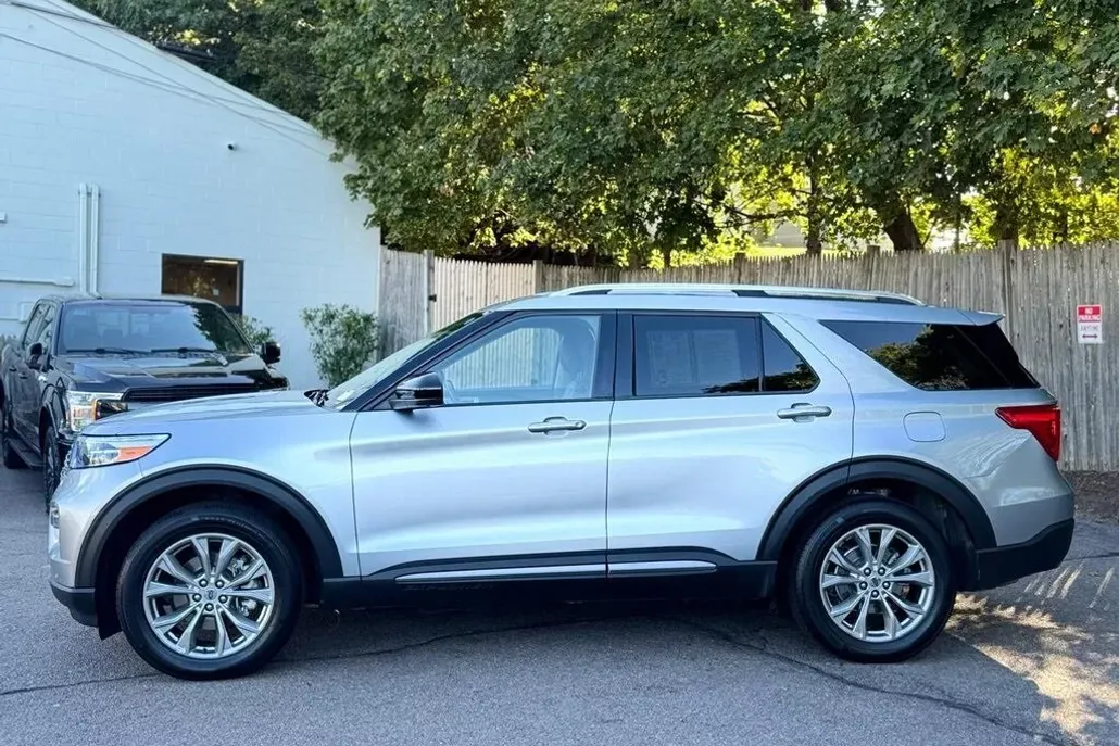 2023 Ford Explorer Limited photo 1