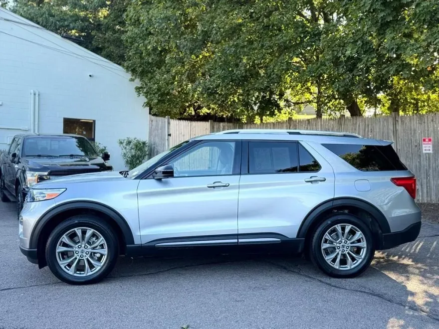 2023 Ford Explorer Limited photo 1