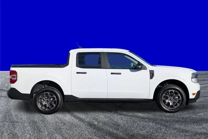 2023 Ford Maverick XLT photo 1