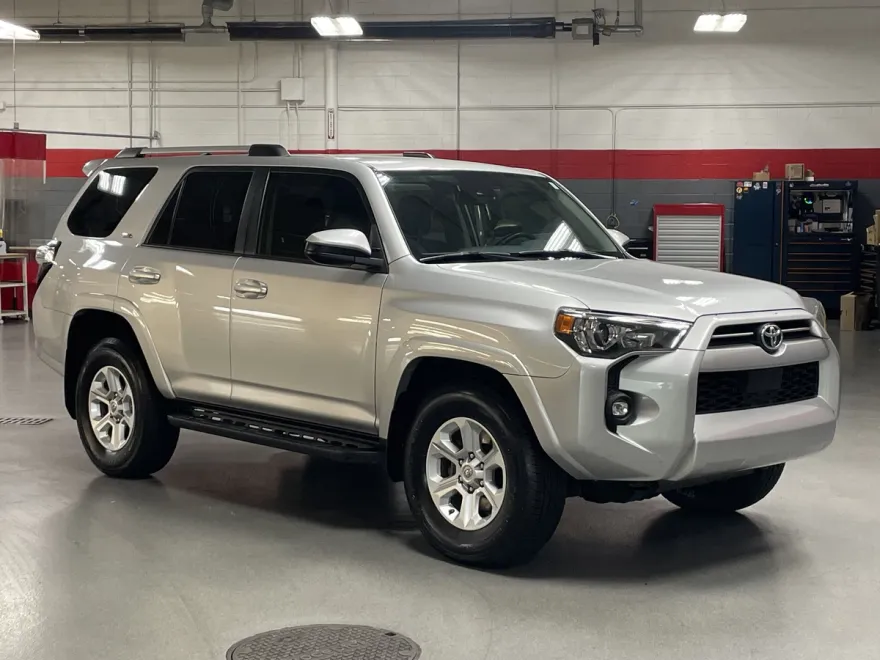 2021 Toyota 4Runner SR5 photo 1