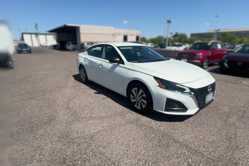 2024 Nissan Altima SV photo 1
