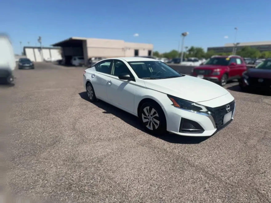 2024 Nissan Altima SV photo 1