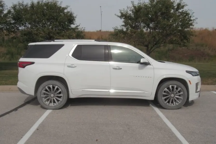 2023 Chevrolet Traverse Premier photo 1