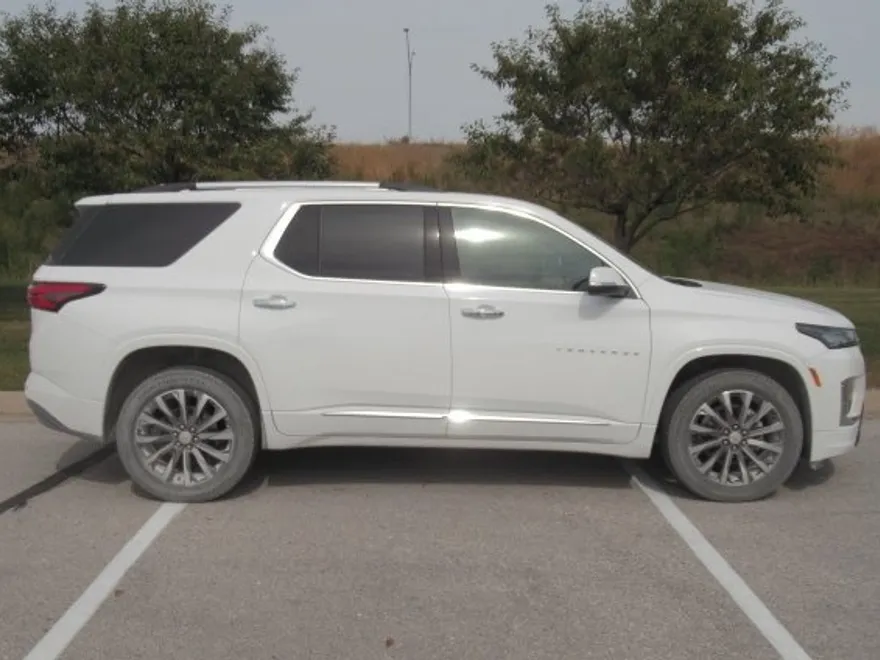 2023 Chevrolet Traverse Premier photo 1