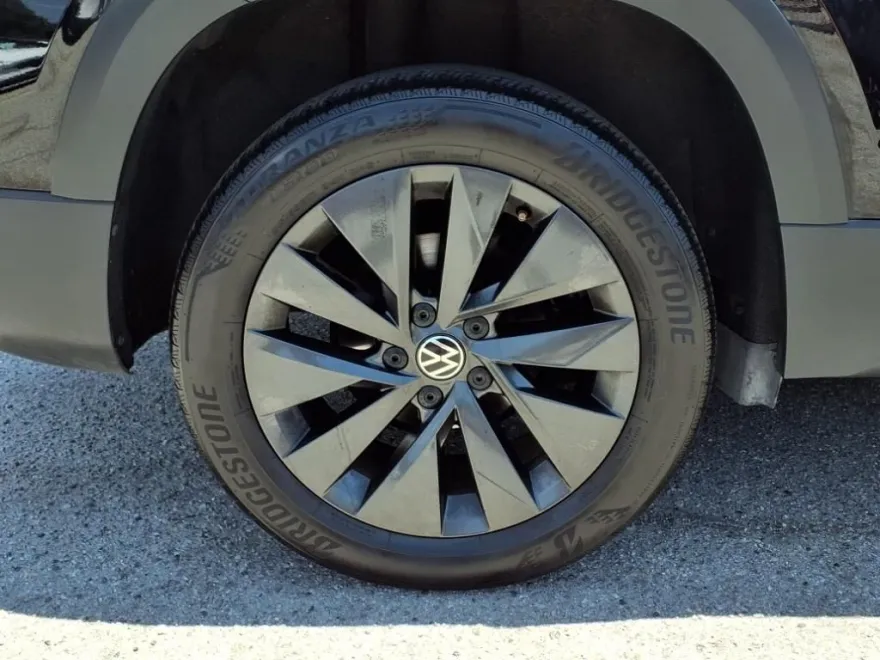 2023 Volkswagen Taos S photo 1