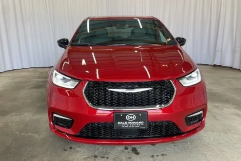2025 Chrysler Pacifica photo 2