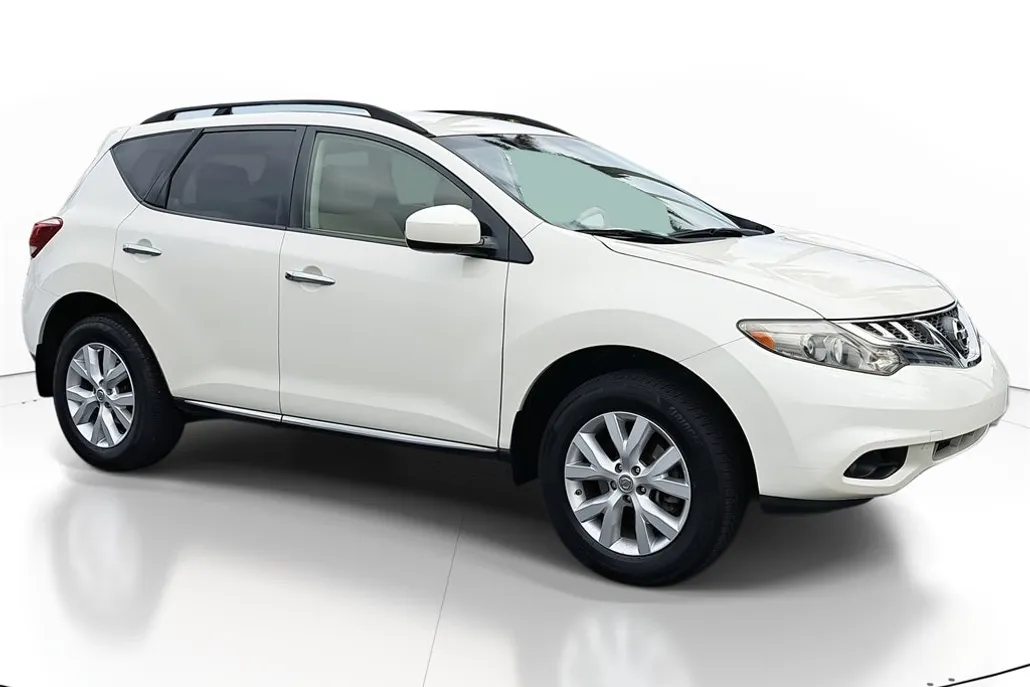 2014 Nissan Murano SV photo 1