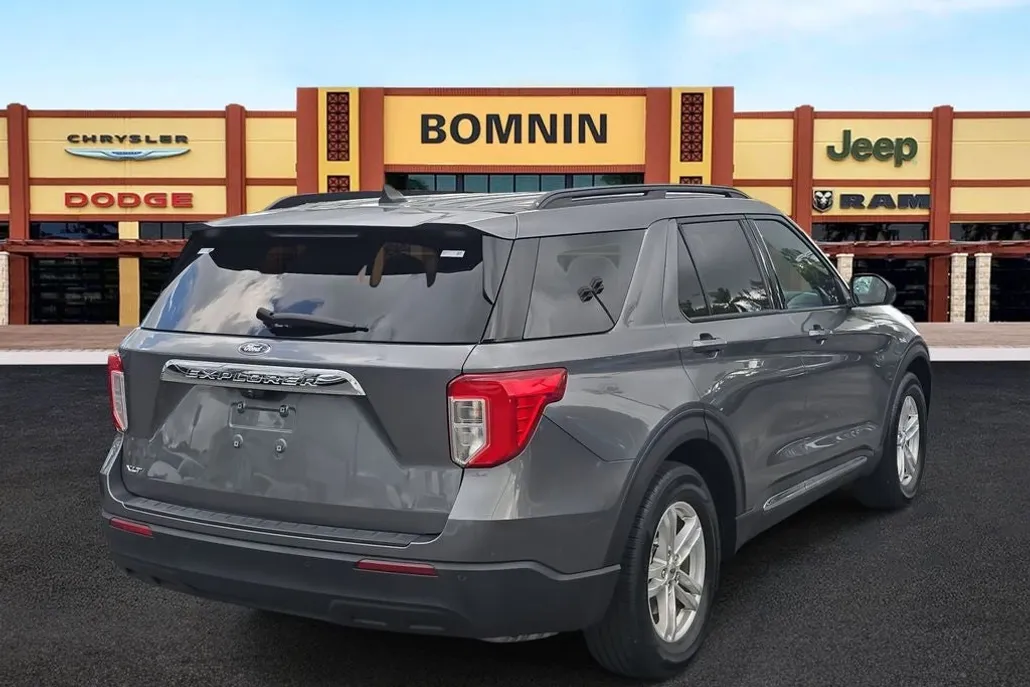 2022 Ford Explorer XLT photo 1