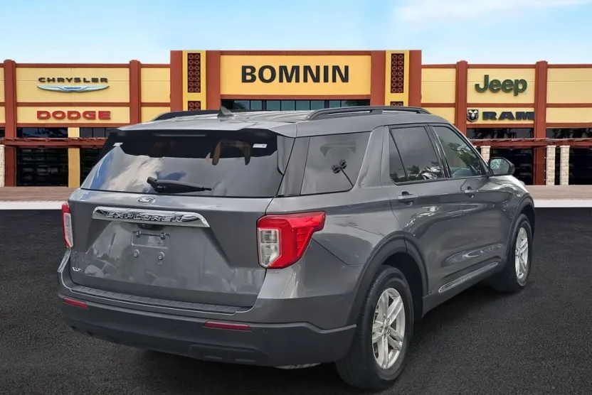 2022 Ford Explorer XLT photo 1