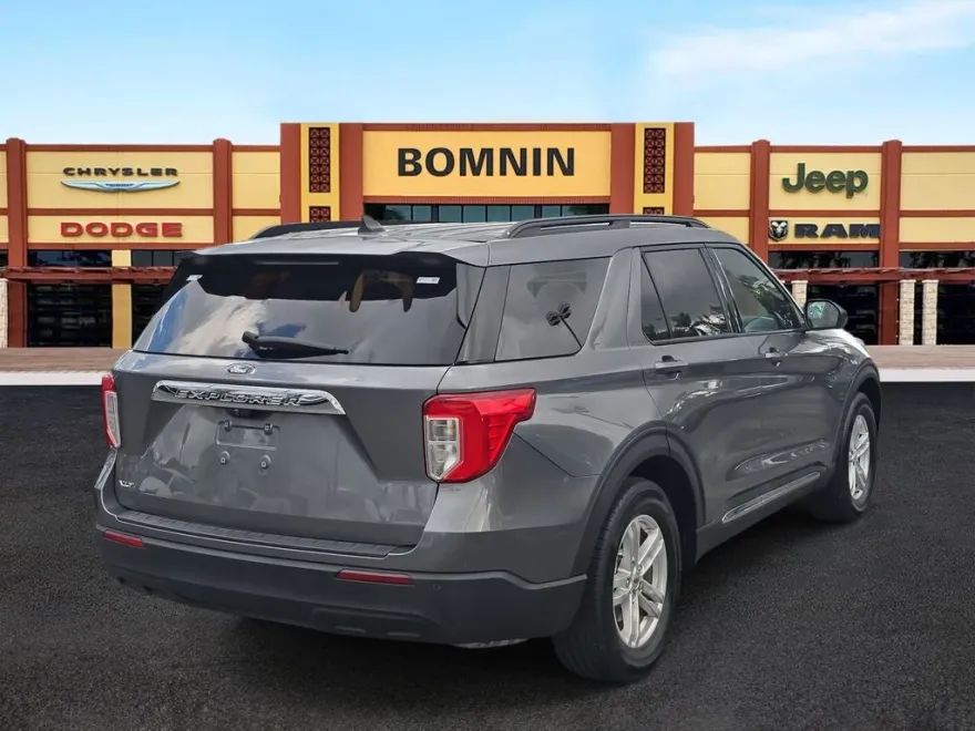 2022 Ford Explorer XLT photo 1