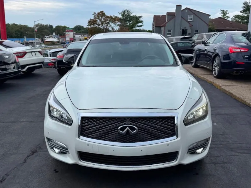 2015 Infiniti Q70L photo 1