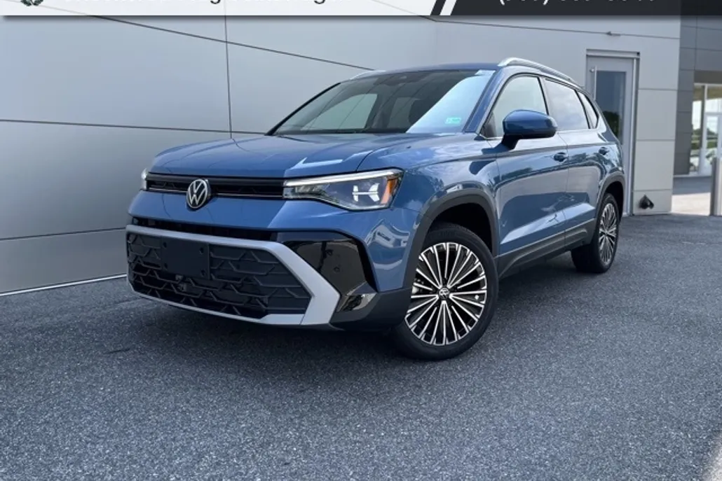2025 Volkswagen Taos SE photo 1