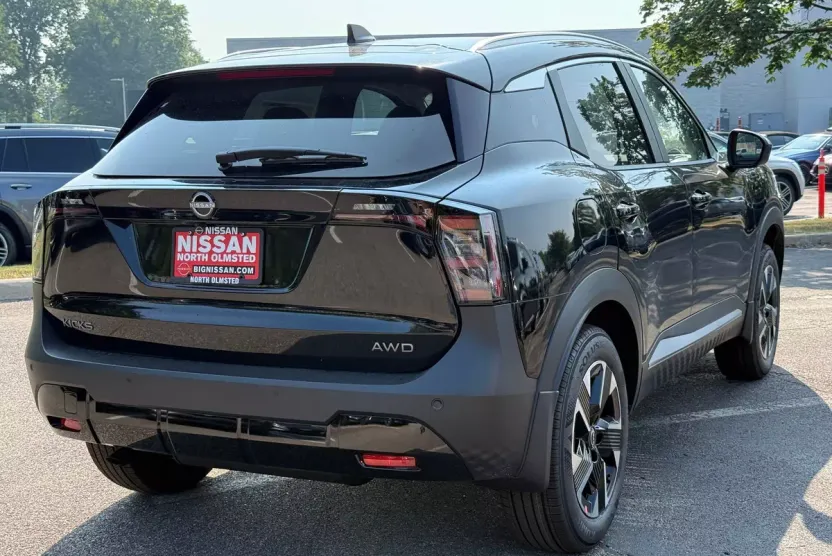 2025 Nissan Kicks SV photo 1
