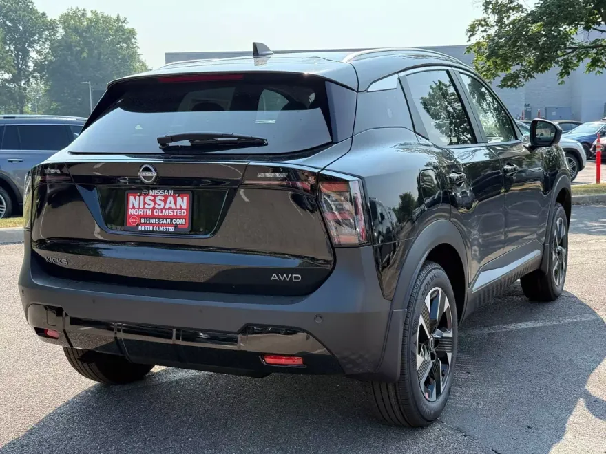 2025 Nissan Kicks SV photo 1