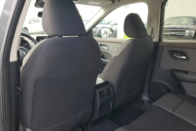 2023 Nissan Rogue SV photo 1