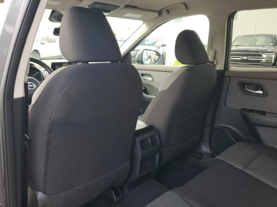 2023 Nissan Rogue SV photo 1