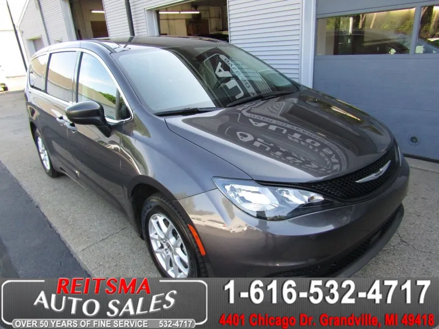 2023 Chrysler Voyager LX photo 1