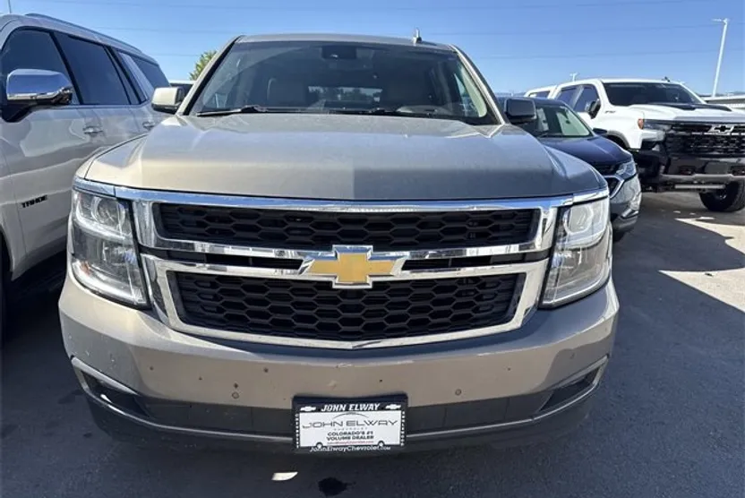 2018 Chevrolet Suburban LT photo 1