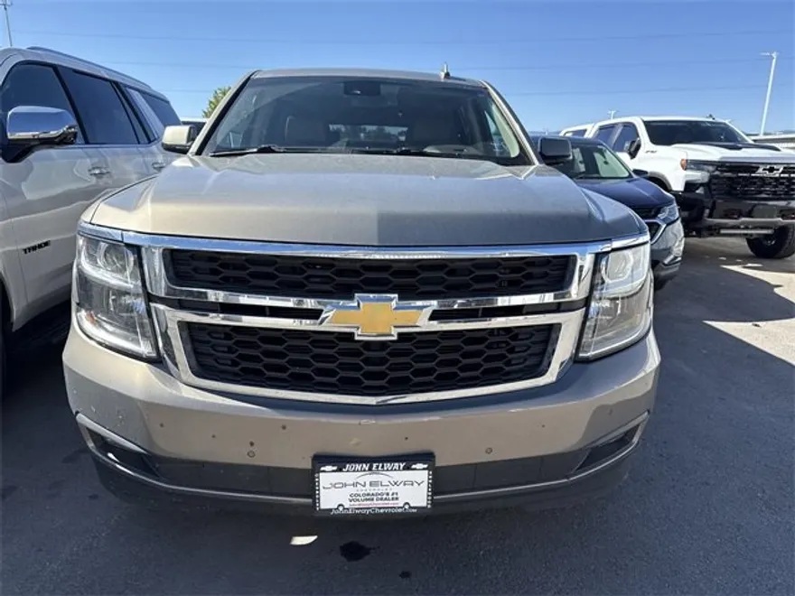 2018 Chevrolet Suburban LT photo 1