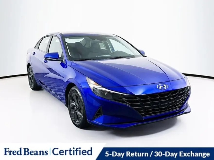 2023 Hyundai Elantra SEL photo 1