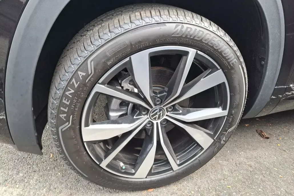 2025 Volkswagen Atlas SEL Premium R-Line photo 1