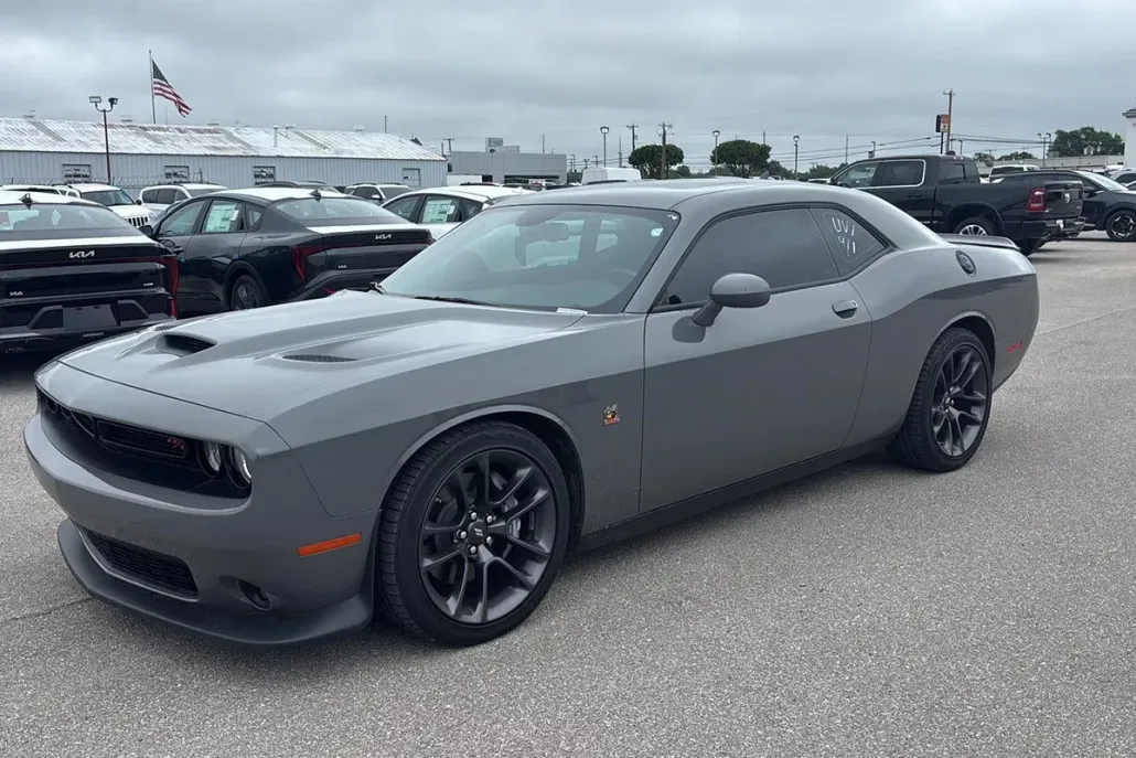 2023 Dodge Challenger R/T Scat Pack photo 1
