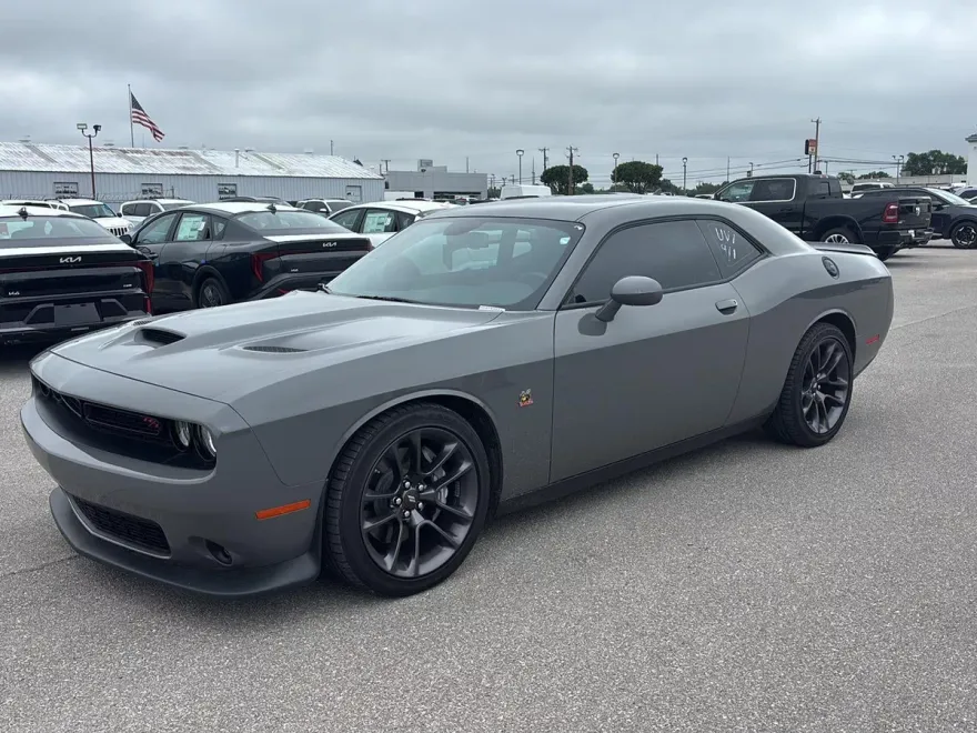 2023 Dodge Challenger R/T Scat Pack photo 1