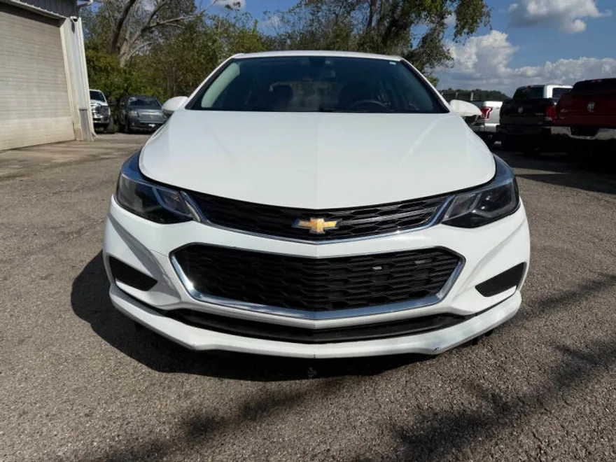 2017 Chevrolet Cruze LT photo 1