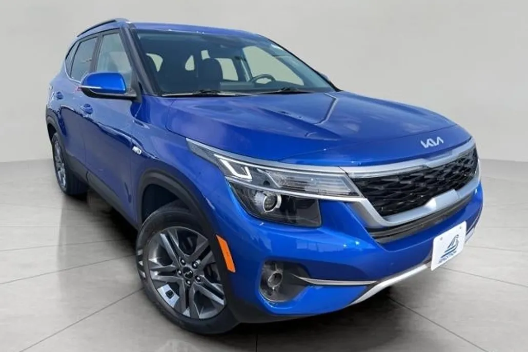 2023 Kia Seltos S photo 1